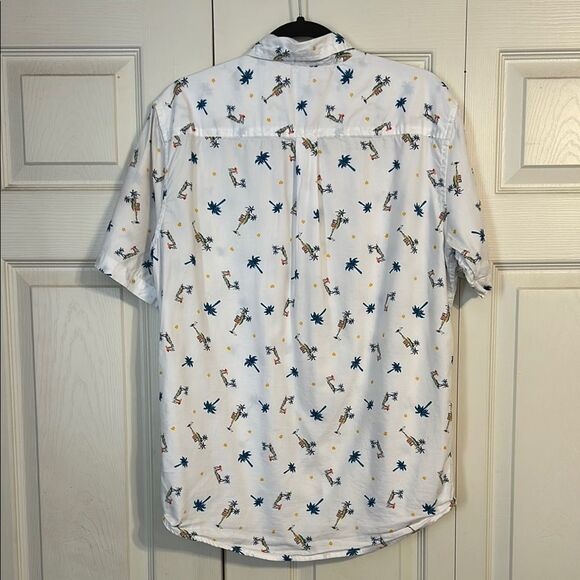 CHAPS Size Medium White Blue Casual Button Down Shirt Tropical Cotton Modal - Picture 9 of 9